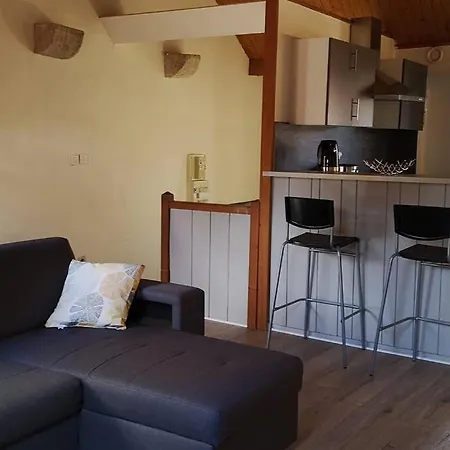 Duplex Au Centre Ville, Dans Cour Interieure Calme Dole Exterior photo